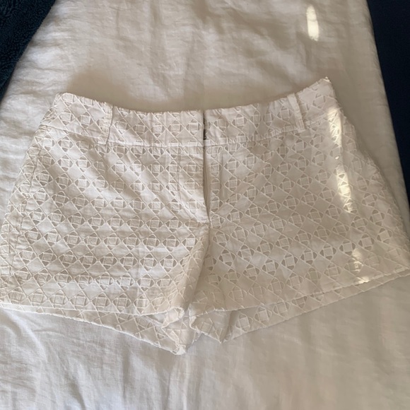 White patterned short - Picture 1 of 1